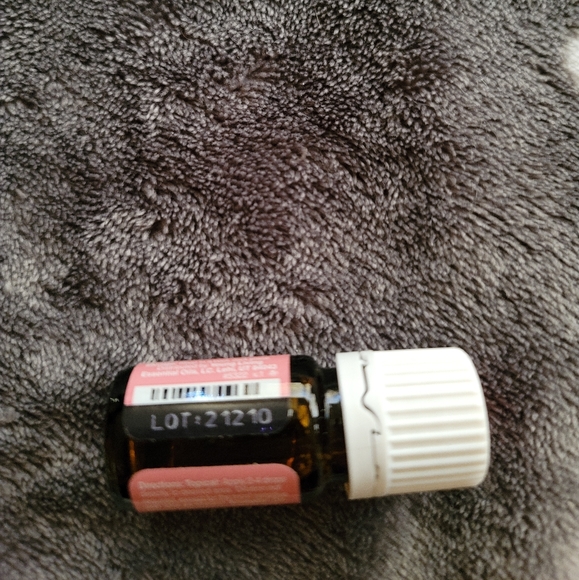 New Sealed Young Living Manuka Essential Oil 5ml - Picture 5 of 5